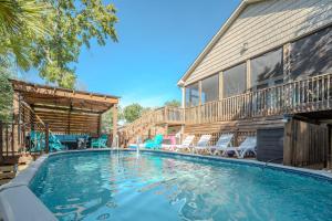 Woodlands Wonder by Oak Island Accommodations