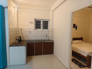 Sree Narayana stay - 2 mins walk