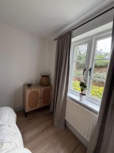 Cosy High street flat near Cotswolds
