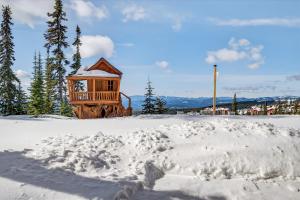 White Spirit Lodge, Artisan Log Masterpiece Chalet