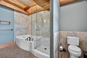 White Spirit Lodge, Artisan Log Masterpiece Chalet