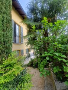 Villa Orea - with Garden & Lake Access