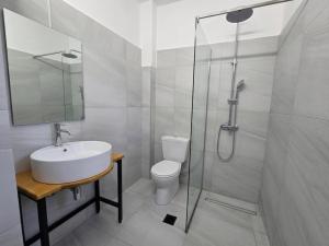 Artemis Studios - Pool and garden