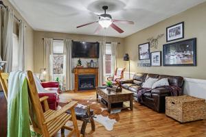 Near Murphy River Walk: Historic Downtown Home!