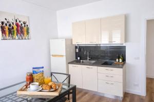 Casa Dolce Casa - Dual Modern Apartment, 1 min from Metro, up to 9 Guest