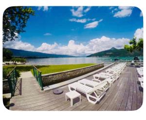 Baie des voiles duingt bord de lac