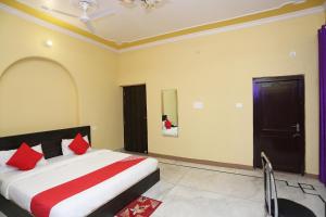 Hotel O Greenview Near Munshi Pulia Metro Station