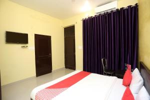 Hotel O Greenview Near Munshi Pulia Metro Station