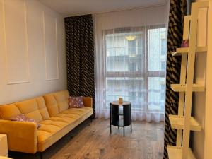 Blooming Rest balcony & parking