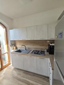 R27 - Graziosa villetta con giardino e posto auto