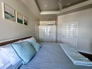 Styles Beach 2C - Ocean View Luxury Condo w Pool