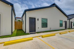 Easy South Padre Beach Retreat w Pool Access
