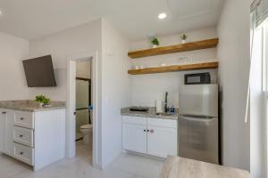 Easy South Padre Beach Retreat w Pool Access