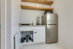 Easy South Padre Beach Retreat w Pool Access