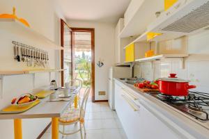 Cinzia Apartment Front Beach - Happy Rentals
