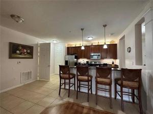 3 BD 2 BA Vista Cay 5036 SL