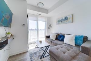 Modern Downtown Condo with Gym