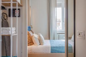 PARMA EXPRESS Travellers Lodging front Station FS covered PARKING