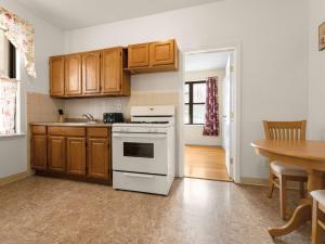 Fully Furnished 1BR Apartment in Sunnyside - Near Subway