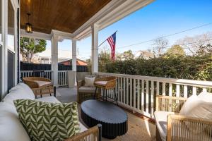 Downtown Wilmington Walk to Riverwalk & Live Oak Villa