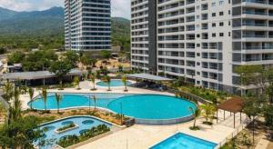 Apartment with Resort-style pools with beach access