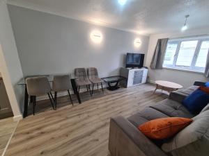 Mailbox and Broad St