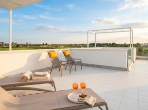 Vistamaré- Private Beach, Terrace and Free Parking