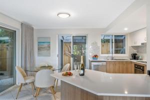 Sunrise SeaBreeze - Private townhouse in Sunrise Beach