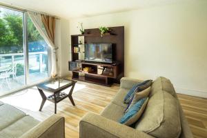 Amazing Miami -Beach Condo Steps to Sand, Book Now!