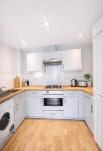 Spacious 1bedroom apartment Free Parking sleeps 6 near Canary Wharf west ferry Ideal for Contractors & Families
