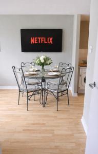 Spacious 1bedroom apartment Free Parking sleeps 6 near Canary Wharf west ferry Ideal for Contractors & Families