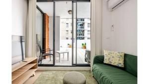 MetaWise 2Bed Next to ICC Darling Harbour 77