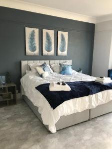 Beautiful 4 Bed Room Beach House Sea Views Garden