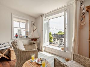 2 Bed in Lymington oc-92141