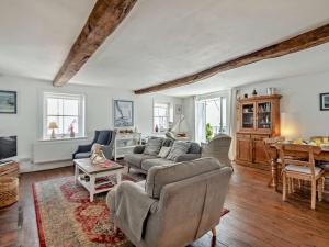 2 Bed in Lymington oc-92141