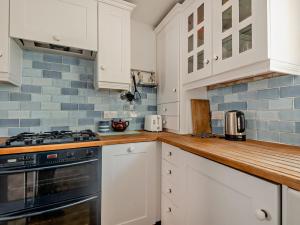 2 Bed in Lymington oc-92141