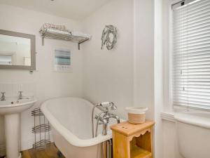2 Bed in Lymington oc-92141