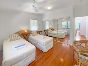 Kookaburra Lodge 4 Little Cove Road 8 under new management