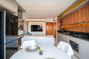 Apto Moderno c churrasq. em Jurerê IBI0401