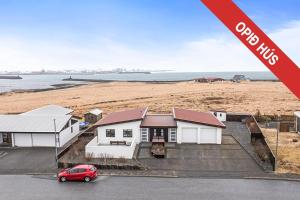 Peaceful Villa with Ocean View - Entire Home -Near KEF Airport