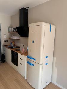 SeaLight Studio - Walk to Beach - Stylish Cozy Loft