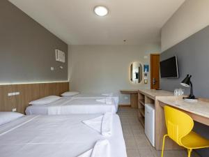 Cama em quarto quadruplo Réveillon Balneário Camboriú pacote 7 dias entra em 28-12com café incluso preço unico promoção