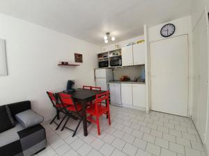 Appartement avec clim, parking, piscine - 6 pers. - FR-1-874-28