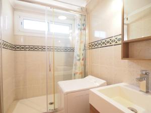 Spacieux T2, clim, parking, proche plage - 4 pers. - FR-1-874-47