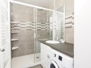 Appartement avec clim et parking - 6 pers. à deux pas de la plage - FR-1-874-17