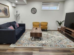Modern 2BR | Private Suite | Close to Banff | UofC