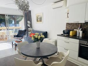 Appartement avec clim et parking, vue mer - FR-1-874-67