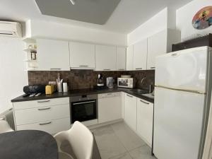 Appartement avec clim et parking, vue mer - FR-1-874-67