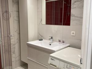Appartement avec clim et parking, vue mer - FR-1-874-67