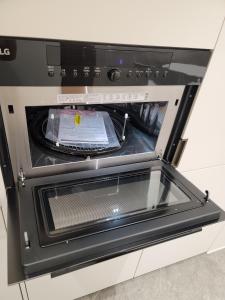Gangnam Seocho Premium 5 Queen Bed Living Kitchen